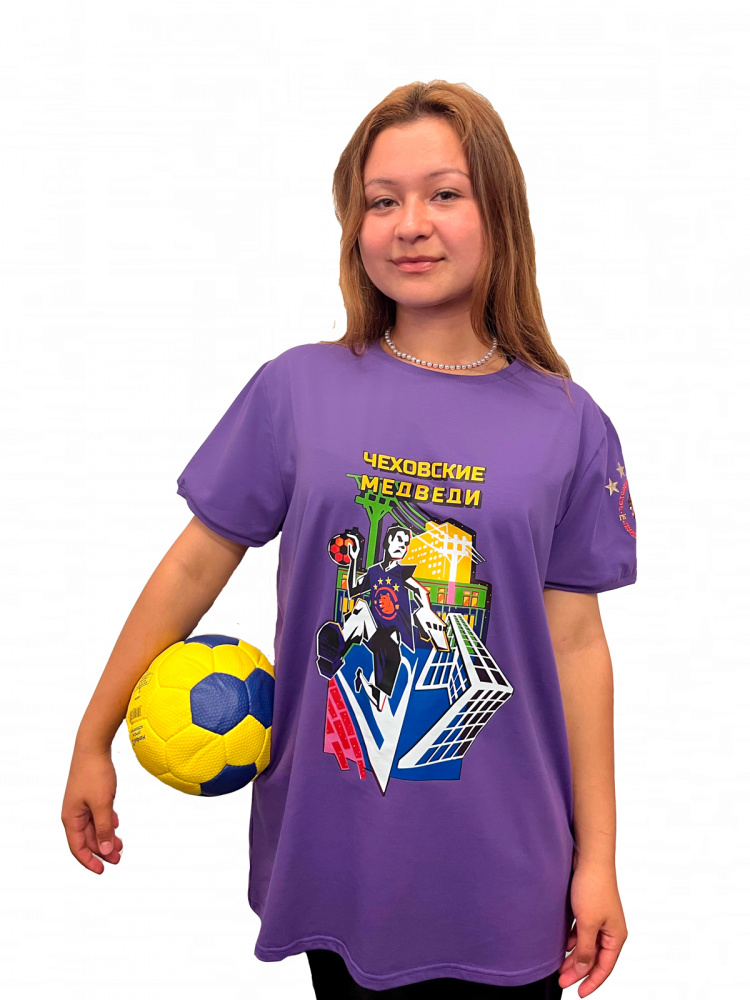 Футболка с нанесением «Гандболист в прыжке» + вышивка на плече логотипа «Чеховских медведей» | фиолетовая | Размер: L